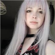 Vissuto e lavorato in Inghilterra, certificazione C1 e laurenda